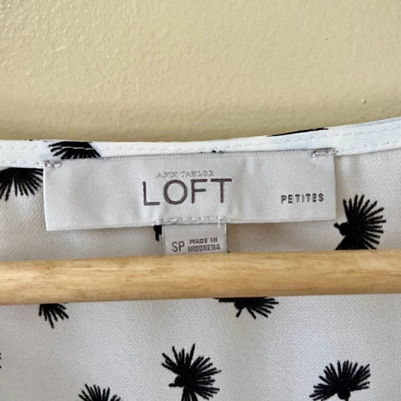 LOFT | Women’s Flowy Brushdot Peplum Shell/Shirt US S Petite - Picture 2 of 5